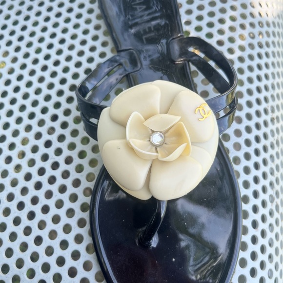 Beautiful comfy sandals, wear it couple times no box only dust bag - Picture 4 of 6